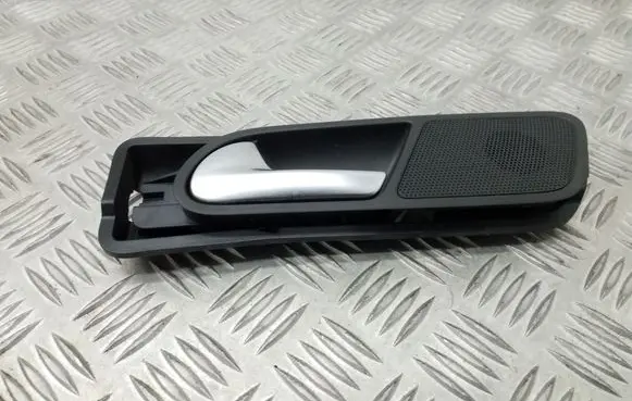 Volkswagen Tiguan Rear door interior handle 5N0839197