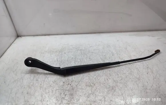 Fiat Freemont Front wiper blade arm