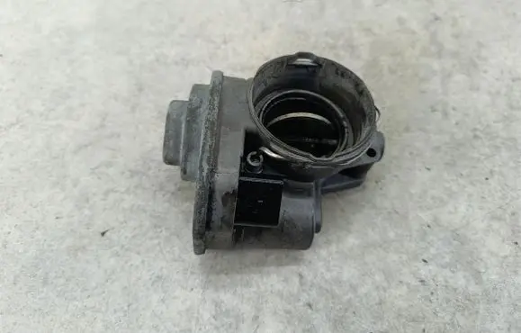 Volkswagen Golf V Throttle body valve 038128063G