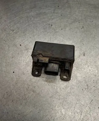 Mercedes-Benz E W211 Glow plug pre-heat relay 