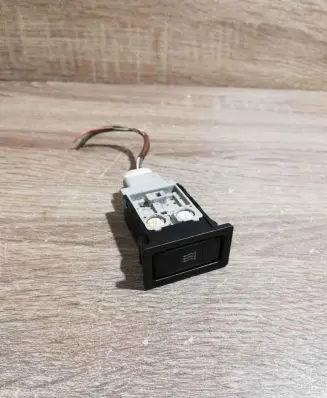 Toyota Avensis T250 Windscreen/window heater switch 153337