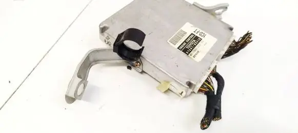 Toyota Avensis T220 Engine control unit/module 8966105410 89661-05410