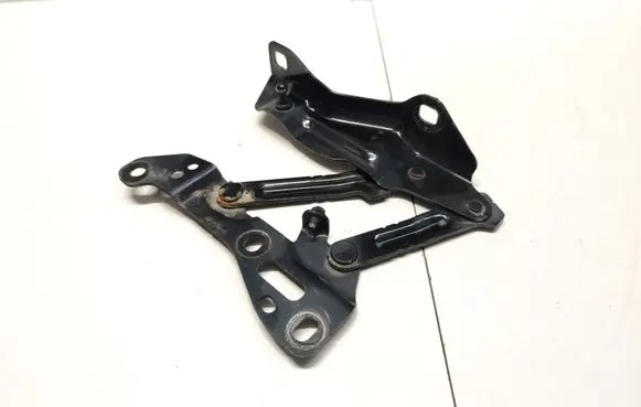 Engine bonnet/hood hinges
