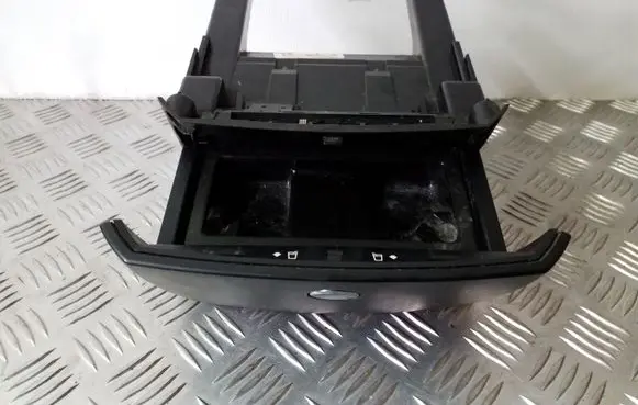 Cup holder front
