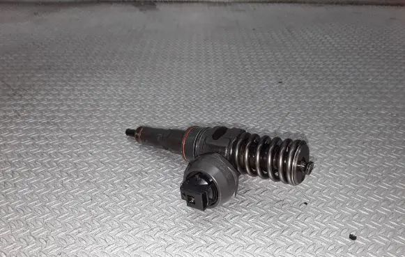 Audi A4 S4 B6 8E 8H Fuel injector 038130073BA