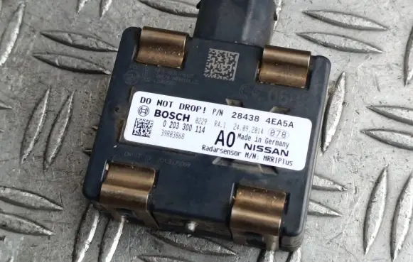 Nissan Qashqai Distronic sensor radar 284384EA5A 39R03868 0203300114