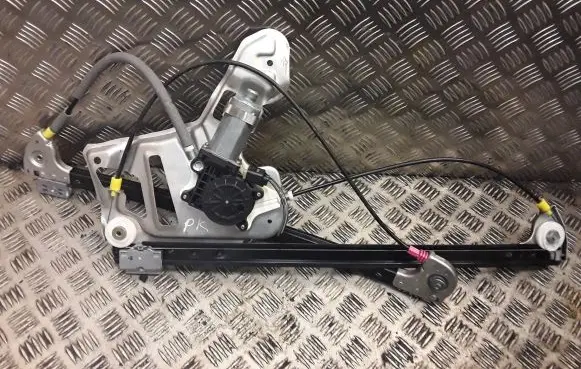 Land Rover Range Rover L322 Front door electric window regulator 8381019