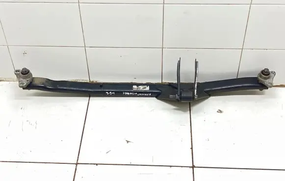 Volvo S60 Engine mounting bracket 8666205