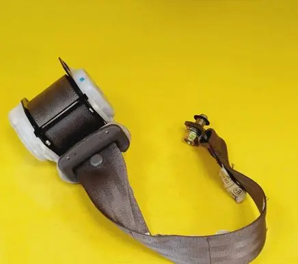 Rear seatbelt