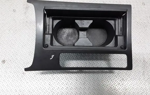 Cup holder front