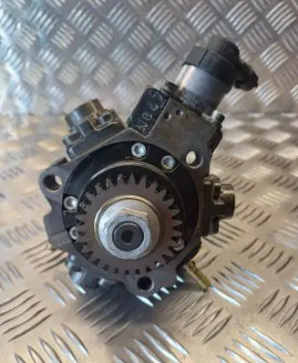 Renault Laguna III Fuel injection high pressure pump 8200690744 5638967 0445010223