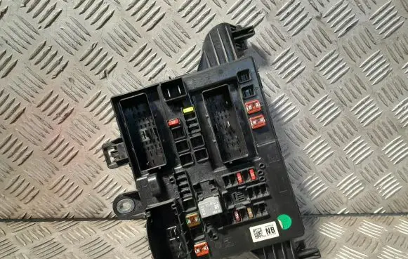 Opel Insignia A Fuse module 1327731803 S118085220B