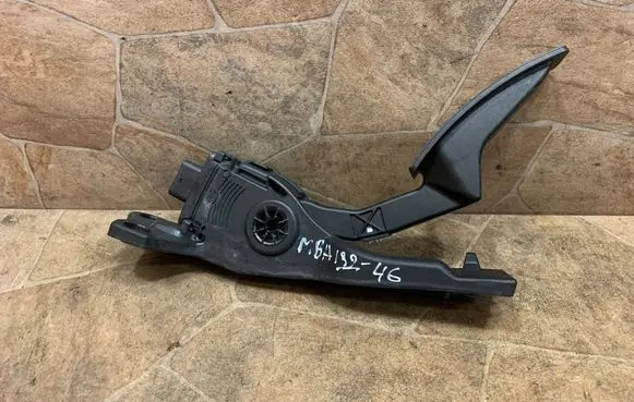 Mercedes-Benz GLE (W166 - C292) Accelerator throttle pedal A2923000000