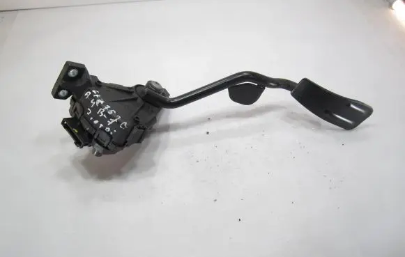 Audi A4 S4 B7 8E 8H Accelerator throttle pedal 8E2721523E 6PV00802634
