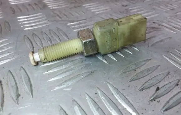 Audi A4 S4 B5 8D Brake pedal sensor switch 443945515