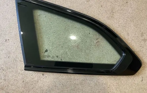 BMW 5 G60 G61 Rear side window 5A058D5