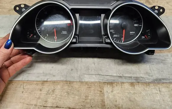 Audi A5 8T 8F Speedometer (instrument cluster) 8T0920981D 503001890302
