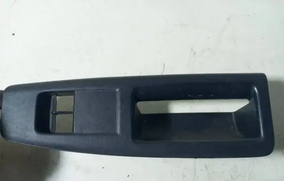 Volkswagen Polo IV 9N3 Front door window switch trim 6Q1867171E