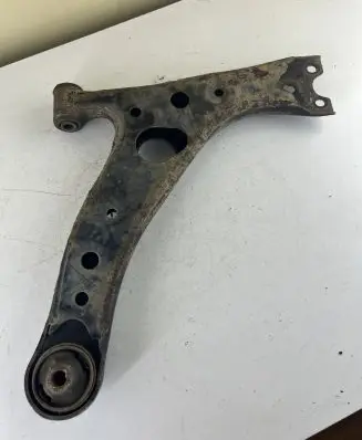 Toyota RAV 4 (XA20) Front lower control arm/wishbone