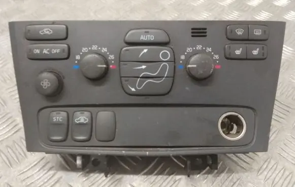Volvo V70 Climate control unit 8682930 M6171600076