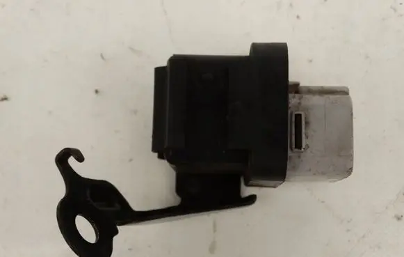 Toyota Hilux (N80, N90, N100, N110) Glow plug pre-heat relay 28610