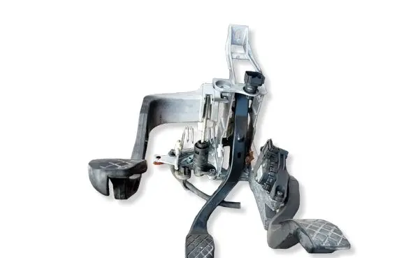 Volkswagen PASSAT B5.5 Brake pedal 8D1721117N