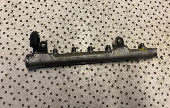 Volkswagen Caddy Fuel main line pipe 03L130089B