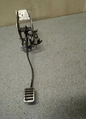 Suzuki Swift II Pedal assembly 