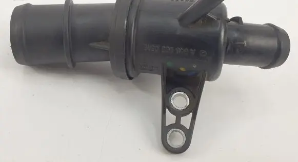 Mercedes-Benz B W245 Thermostat housing A6402000515