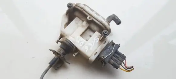 Volkswagen PASSAT B4 Central locking vacuum pump 3A0862153