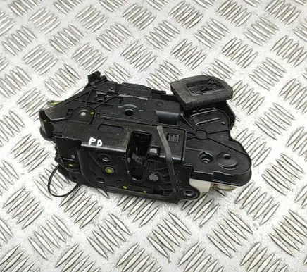 Volkswagen PASSAT B8 Front door lock 5E2837016