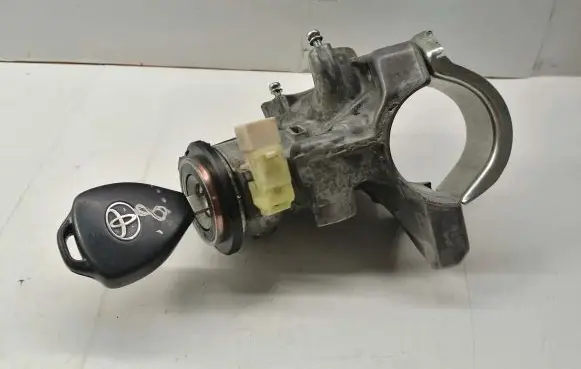 Toyota Auris 150 Ignition lock 6905702270 N0502638