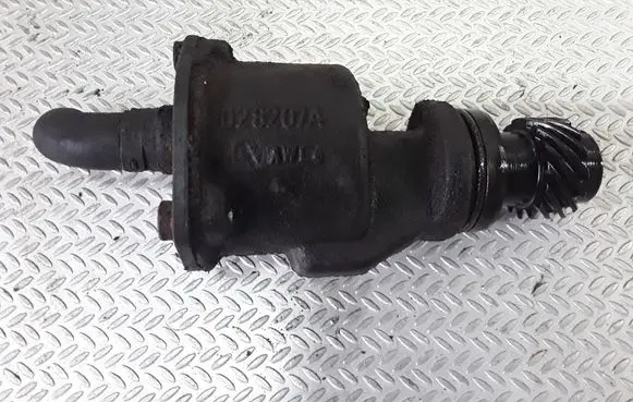 Volkswagen Golf III Vacuum pump 028207A