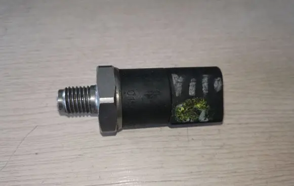 Fuel pressure sensor