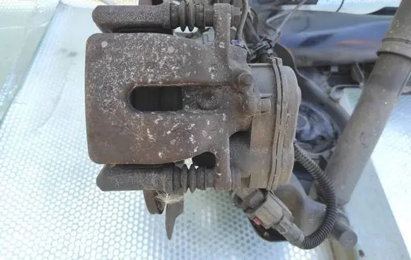 Rear brake caliper