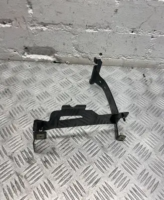 Battery bracket