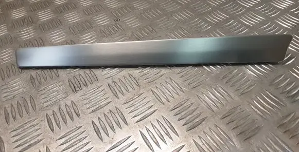 Dashboard glove box trim
