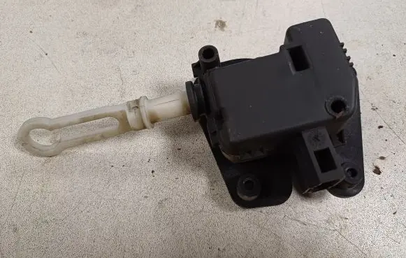 Audi A6 S6 C5 4B Tailgate boot lock/latch motor 4B5962115B 8E9827833
