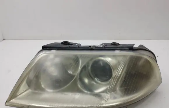 Volkswagen PASSAT B5.5 Headlight/headlamp 01542107