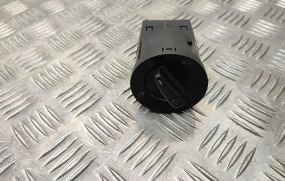 Skoda Fabia Mk2 (5J) Light switch