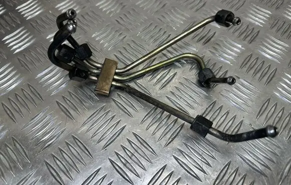 Volvo XC90 Fuel injector supply line/pipe 