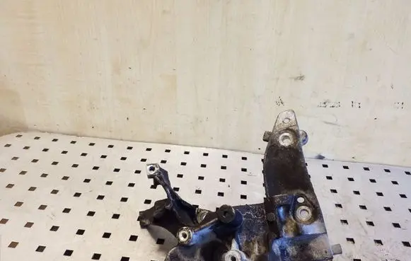 Peugeot 508 A/C compressor mount bracket 