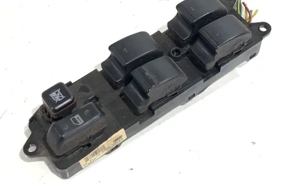 Toyota Corolla Verso E121 Electric window control switch 8482002100