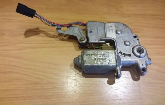 Volkswagen PASSAT B3 Sunroof motor/actuator 357877795