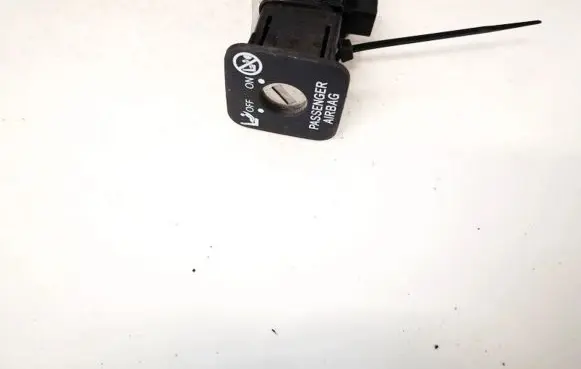 Passenger airbag on/off switch