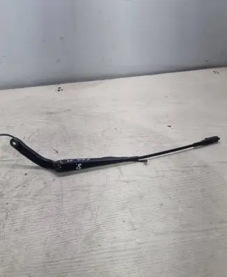 Mercedes-Benz A W169 Front wiper blade arm A9068200644