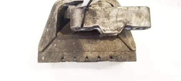 Skoda Octavia Mk2 (1Z) Engine mount bracket 