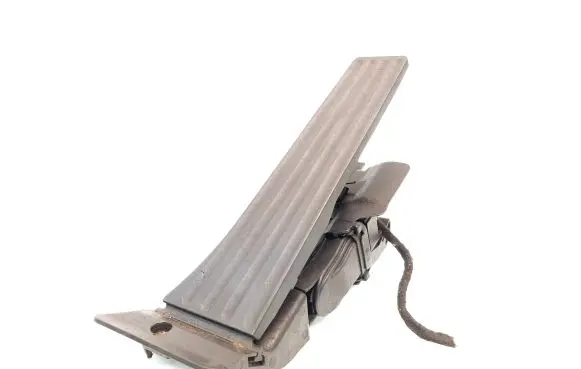 BMW 1 E82 E88 Accelerator throttle pedal 6853175 6PV01043533 12037313DE