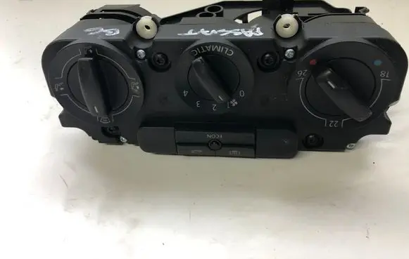 Volkswagen PASSAT B6 Climate control unit 1K0820047DG