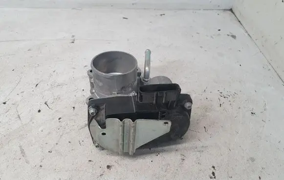 Hyundai Tucson TL Throttle valve 572270456 57220456 45001